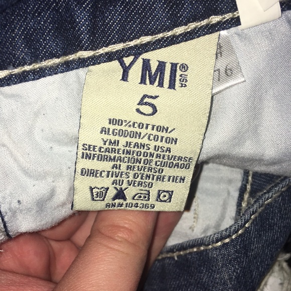 5/25 Distressed booty shorts - Picture 2 of 3